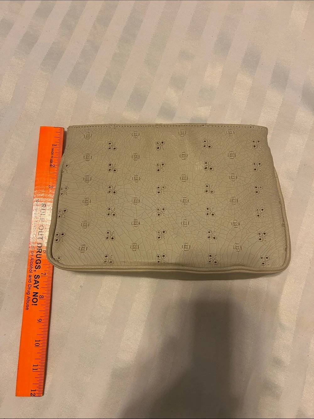 Vgt Theodor of California off white clutch. 50’s-60’s.